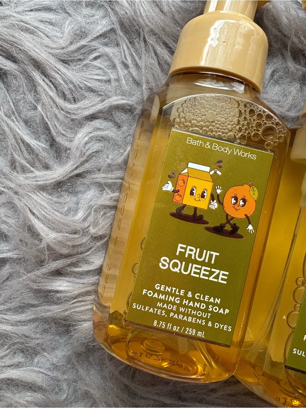 BBW FRUIT SQUEEZE FOAMING HAND SOAPS X2 NWT
